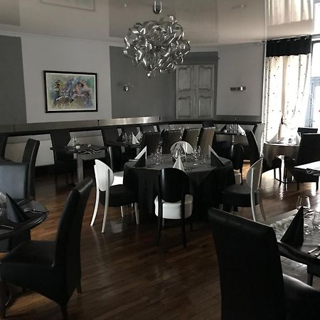Hotel Du Centre Геньон Экстерьер фото