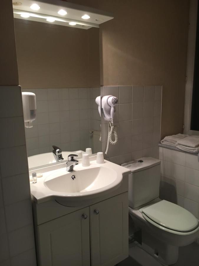 Hotel Du Centre Геньон Экстерьер фото