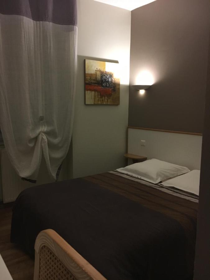 Hotel Du Centre Геньон Экстерьер фото