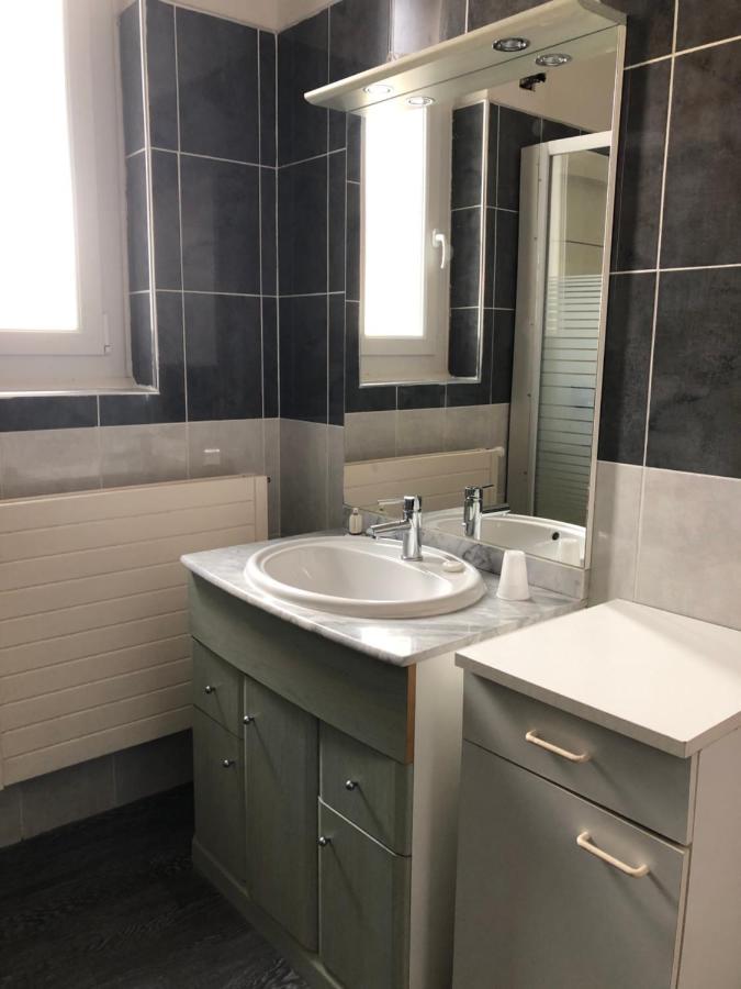 Hotel Du Centre Геньон Экстерьер фото