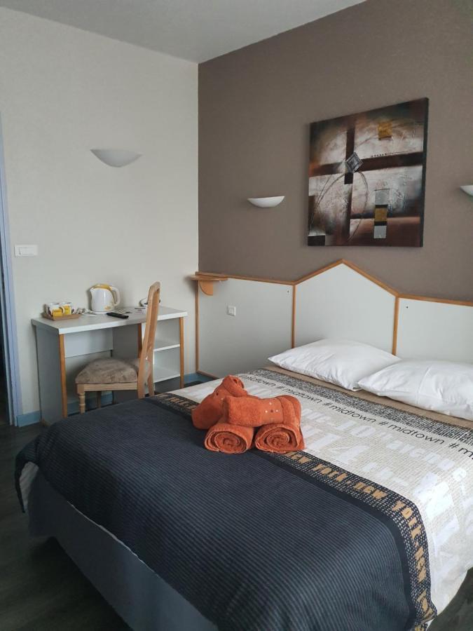 Hotel Du Centre Геньон Экстерьер фото