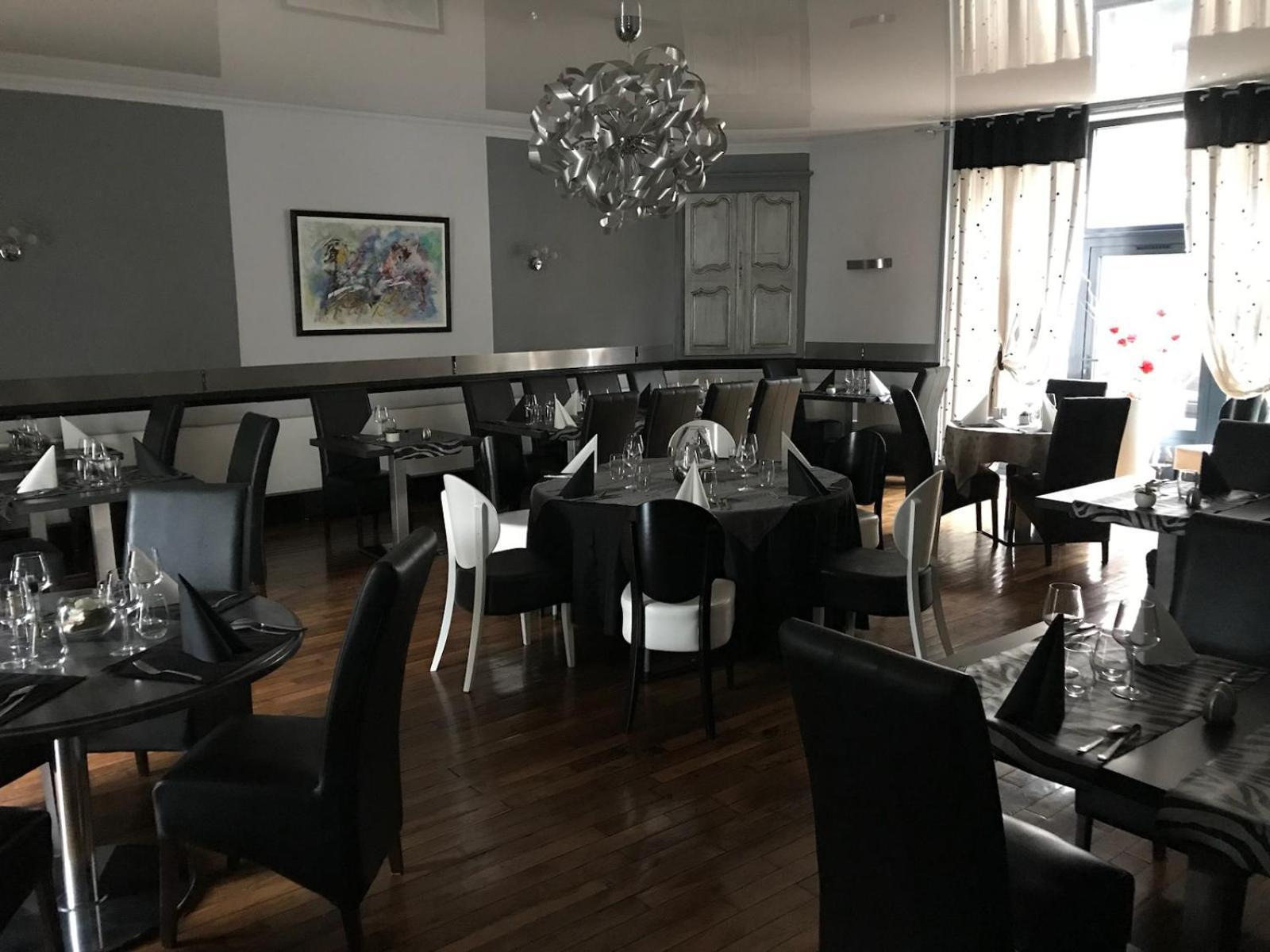 Hotel Du Centre Геньон Экстерьер фото