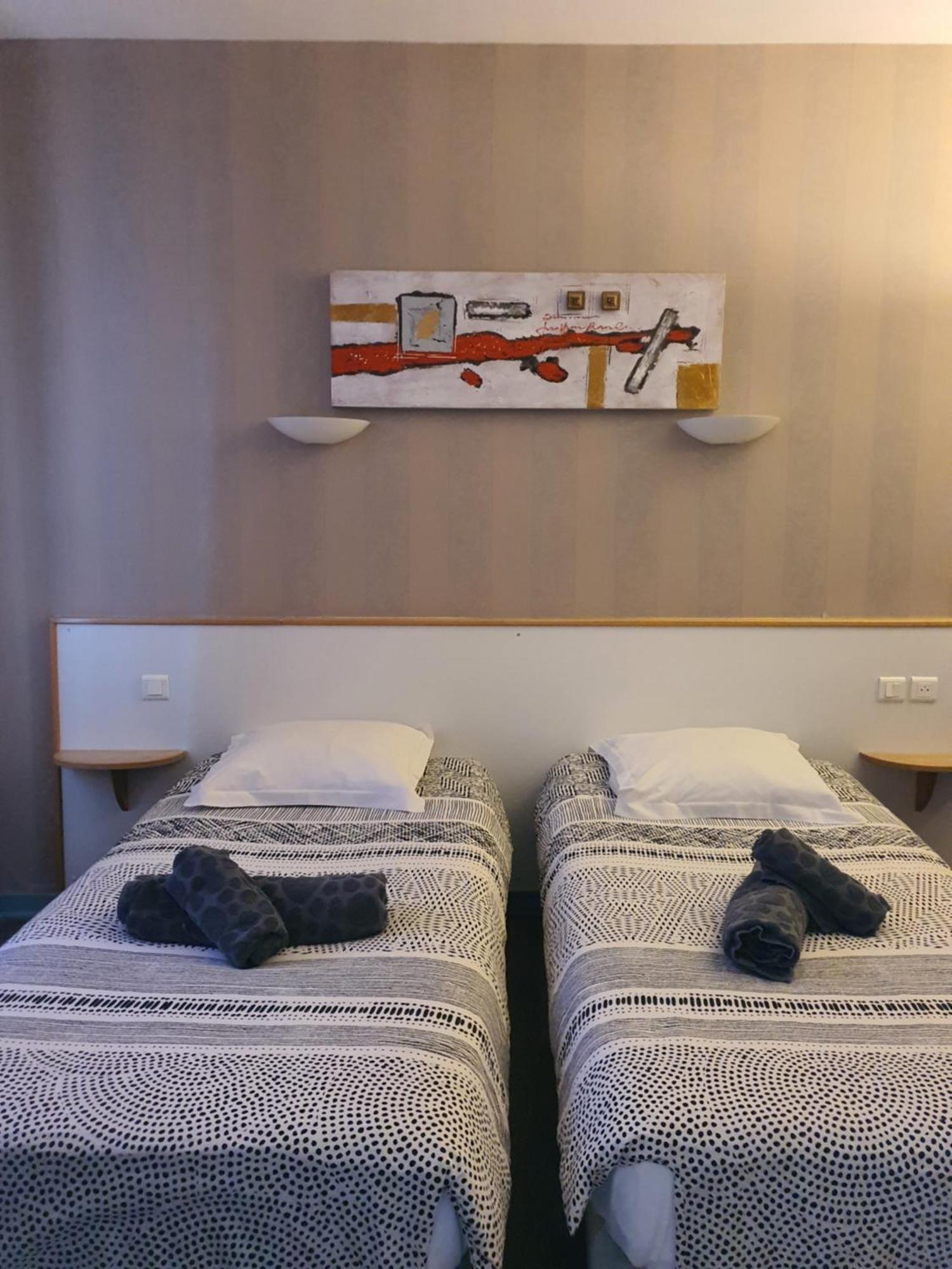 Hotel Du Centre Геньон Экстерьер фото